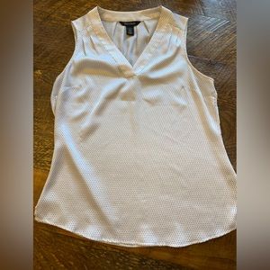 White House Black Market V Neck Tank Size 4